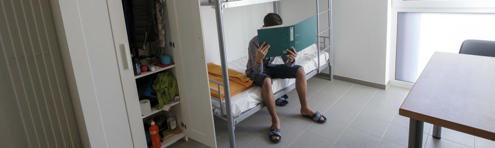 Unbegleiteter minderjähriger Asylsuchender in einem Asylzentrum