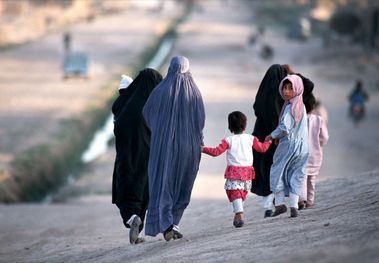 Afghanische Frauen mit Kinder